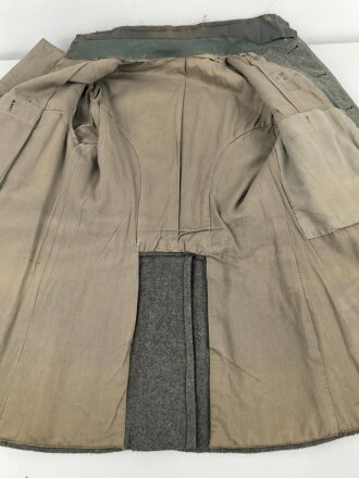 1. Weltkrieg, Feldbluse Modell 1915 für Mannschaften, während des Krieges zum Offiziersrock geändert. So getragenes Stück in gutem Gesamtzustand, Ordenschlaufe für EK1