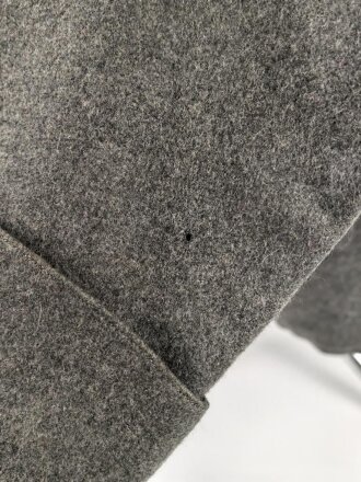1. Weltkrieg, Feldbluse Modell 1915 für Mannschaften, während des Krieges zum Offiziersrock geändert. So getragenes Stück in gutem Gesamtzustand, Ordenschlaufe für EK1