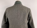 1. Weltkrieg, Feldbluse Modell 1915 für Mannschaften, während des Krieges zum Offiziersrock geändert. So getragenes Stück in gutem Gesamtzustand, Ordenschlaufe für EK1