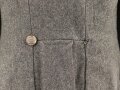 1. Weltkrieg, Feldbluse Modell 1915 für Mannschaften, während des Krieges zum Offiziersrock geändert. So getragenes Stück in gutem Gesamtzustand, Ordenschlaufe für EK1