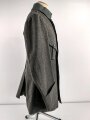 1. Weltkrieg, Feldbluse Modell 1915 für Mannschaften, während des Krieges zum Offiziersrock geändert. So getragenes Stück in gutem Gesamtzustand, Ordenschlaufe für EK1