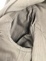 1. Weltkrieg, Feldbluse Modell 1915 für Mannschaften, während des Krieges zum Offiziersrock geändert. So getragenes Stück in gutem Gesamtzustand, Ordenschlaufe für EK1