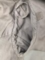 1. Weltkrieg, Feldbluse Modell 1915 für Mannschaften, während des Krieges zum Offiziersrock geändert. So getragenes Stück in gutem Gesamtzustand, Ordenschlaufe für EK1