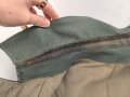 1. Weltkrieg, Feldbluse Modell 1915 für Mannschaften, während des Krieges zum Offiziersrock geändert. So getragenes Stück in gutem Gesamtzustand, Ordenschlaufe für EK1