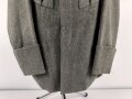 1. Weltkrieg, Feldbluse Modell 1915 für Mannschaften, während des Krieges zum Offiziersrock geändert. So getragenes Stück in gutem Gesamtzustand, Ordenschlaufe für EK1