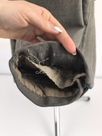 1. Weltkrieg, feldgraue Feldbluse für Mannschaften und Unteroffiziere der Sanitätstruppe. Kammerstück des Artillerie Regiment 54. getragenes Stück in gutem Gesamtzustand