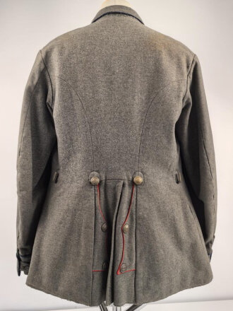 1. Weltkrieg, feldgraue Feldbluse für Mannschaften und Unteroffiziere der Sanitätstruppe. Kammerstück des Artillerie Regiment 54. getragenes Stück in gutem Gesamtzustand