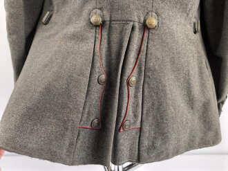 1. Weltkrieg, feldgraue Feldbluse für Mannschaften und Unteroffiziere der Sanitätstruppe. Kammerstück des Artillerie Regiment 54. getragenes Stück in gutem Gesamtzustand
