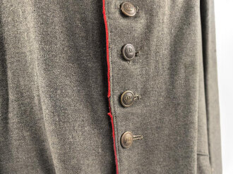 1. Weltkrieg, feldgraue Feldbluse für Mannschaften und Unteroffiziere der Sanitätstruppe. Kammerstück des Artillerie Regiment 54. getragenes Stück in gutem Gesamtzustand