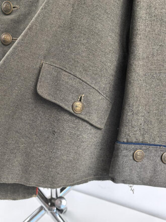 1. Weltkrieg, feldgraue Feldbluse für Mannschaften und Unteroffiziere der Sanitätstruppe. Kammerstück des Artillerie Regiment 54. getragenes Stück in gutem Gesamtzustand