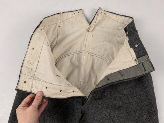 1. Weltkrieg , Reithose für Mannschaften der berittenen Truppen M 1908. Kammerstück von 1916 ohne Lederbesatz in gutem Zustand, die Strippe an den Beinenden abgeschnitten