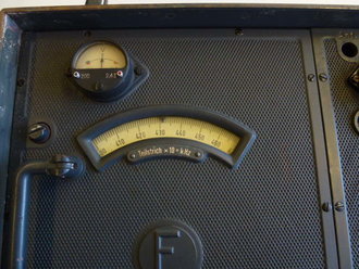 Tornisterfunkgerät TFuG.k, datiert 1944, Originallack, guter Zustand. Optisch einwandfrei, Funktion nicht geprüft