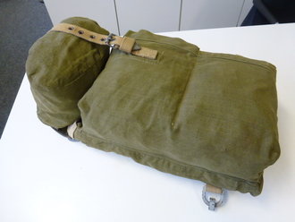 Rucksack für Pioniere der Wehrmacht ( u.a. für 2 Stück  3kg Ladungen ) Die Webriemen zum Teil aus Beutematerial. Seltenes Stück in gutem Zustand