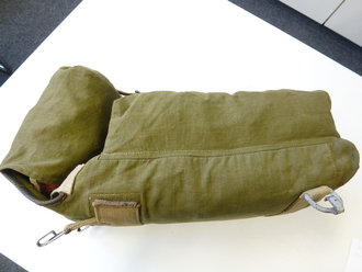 Rucksack für Pioniere der Wehrmacht ( u.a. für 2 Stück  3kg Ladungen ) Die Webriemen zum Teil aus Beutematerial. Seltenes Stück in gutem Zustand