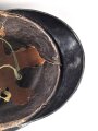 Bayern, Raupenhelm für einen Offizier, originale Raupe, der Kinnriemen seitlich angerissen. Attraktiver Helm