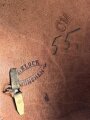Bayern, Raupenhelm für einen Offizier, originale Raupe, der Kinnriemen seitlich angerissen. Attraktiver Helm