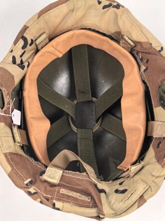 U.S. Army PASGT Helmet M-1, dated 1983, size medium. very good condition , with 6col desert cover. NO export, shipping only within Germany