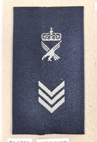 Norwegen, Sammlung Rangabzeichen der Luftwaffe, auf Karton getackert