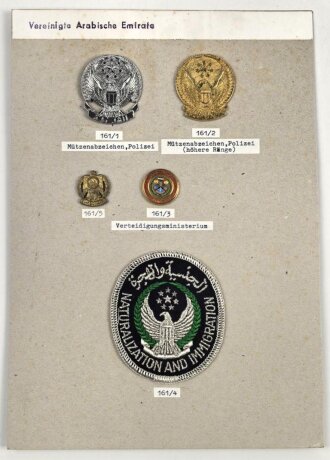 Vereinigte Arabische Emirate, Sammlung Rangabzeichen der Polizei, auf Karton teils getackert
