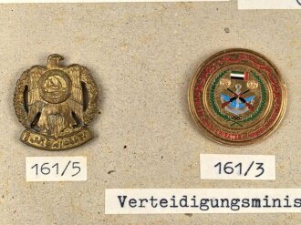 Vereinigte Arabische Emirate, Sammlung Rangabzeichen der Polizei, auf Karton teils getackert