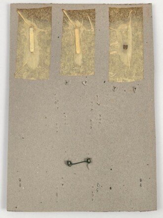 Kuwait, Sammlung Mützenabzeichen des Militär, auf Karton getackert