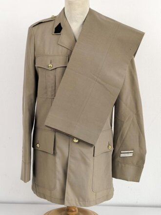 Belgien, Uniformjacke und Hose khaki, die Kragenspiegel...