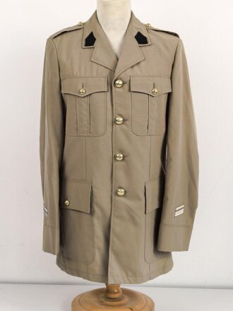 Belgien, Uniformjacke und Hose khaki, die Kragenspiegel...