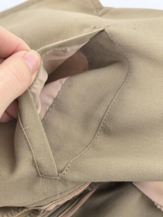 Belgien, Uniformjacke und Hose khaki, die Kragenspiegel original vernäht, Guter Zustand, die Jacke datiert 1977