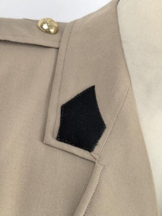 Belgien, Uniformjacke und Hose khaki, die Kragenspiegel original vernäht, Guter Zustand, die Jacke datiert 1977