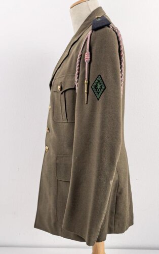 Frankreich Fremdenlegion, Uniformjacke eines Angehörigen im 2. Infanterieregiment. Der Brustanhänger von DRAGO, die Effekten original und zugehörig, die Jacke datiert 1972