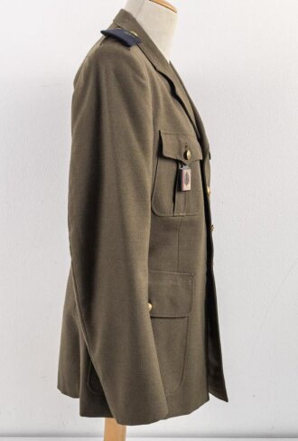 Frankreich Fremdenlegion, Uniformjacke eines Angehörigen im 2. Infanterieregiment. Der Brustanhänger von DRAGO, die Effekten original und zugehörig, die Jacke datiert 1972