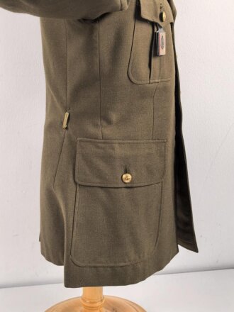 Frankreich Fremdenlegion, Uniformjacke eines Angehörigen im 2. Infanterieregiment. Der Brustanhänger von DRAGO, die Effekten original und zugehörig, die Jacke datiert 1972