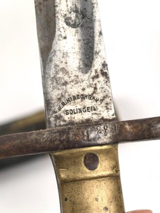 Kaiserreich, Seitengewehr Modell 1871, nummerngleich,  Herstellermarke W.R.Kirschbaum, Scheidenspitze abgebrochen und beiliegend. Ungereinigtes Stück