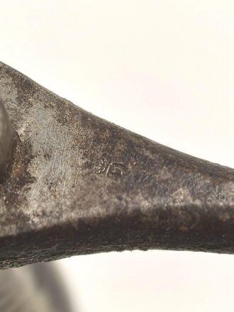 Kaiserreich, Seitengewehr Modell 1871, nummerngleich,  Herstellermarke W.R.Kirschbaum, Scheidenspitze abgebrochen und beiliegend. Ungereinigtes Stück