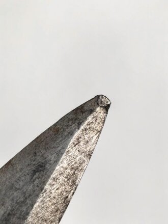 Kaiserreich, Seitengewehr Modell 1871, nummerngleich,  Herstellermarke W.R.Kirschbaum, Scheidenspitze abgebrochen und beiliegend. Ungereinigtes Stück