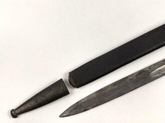 Kaiserreich, Seitengewehr Modell 1871, nummerngleich,  Herstellermarke W.R.Kirschbaum, Scheidenspitze abgebrochen und beiliegend. Ungereinigtes Stück