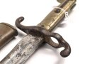Kaiserreich, Seitengewehr Modell 1871, nummerngleich,  Herstellermarke W.R.Kirschbaum, Scheidenspitze abgebrochen und beiliegend. Ungereinigtes Stück