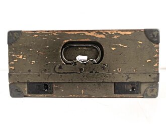 Dienstschreibmaschine "Olympia Robust" mit Runentaste auf der "5" Originallack, Funktioniert, nicht gereinigt. In Wehrmacht Transportkasten, dieser original lackiert.