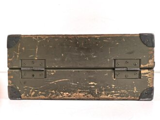 Dienstschreibmaschine "Olympia Robust" mit Runentaste auf der "5" Originallack, Funktioniert, nicht gereinigt. In Wehrmacht Transportkasten, dieser original lackiert.