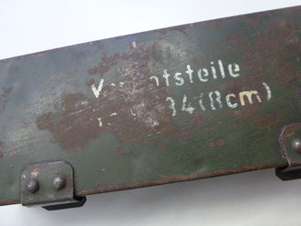 8cm Granatwerfer 34, Vorratsteilekasten Originallack mit Bolzen und Rohrschraube