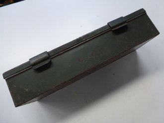 8cm Granatwerfer 34, Vorratsteilekasten Originallack mit Bolzen und Rohrschraube