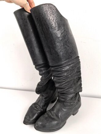 Kaiserreich, Paar Stiefel für Berittene, Kürassierstiefel. Leder leicht angtrocknet aber intakt, Sohlenlänge 29cm, guter Gesamtzustand