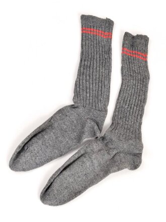 Paar Socken Wehrmacht, Variante mit roten Grössenstreifen. Guter Zustand