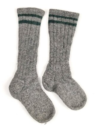 Paar Socken Wehrmacht, Variante mit grünen Grössenstreifen. Getragenes Paar, kleine Grösse