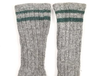 Paar Socken Wehrmacht, Variante mit grünen Grössenstreifen. Getragenes Paar, kleine Grösse