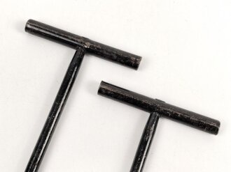 Paar Anziehhilfen für Offiziersstiefel. Schwarz...