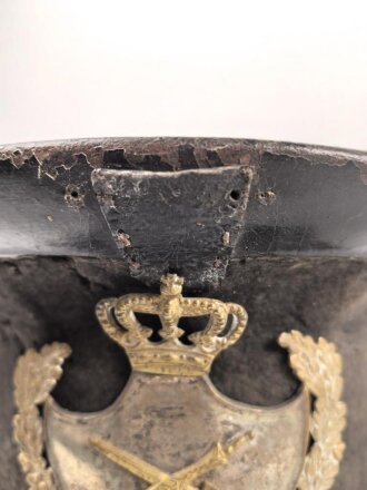 Bayern, Tschako für Landwehr Modell 1825. Nicht zugehöriger Kordon, diverse Mottenschäden, sonst gut
