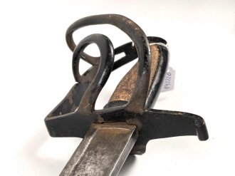 Bayern, Cheveaulegersäbel Modell Rumford 1802, ohne Scheide, Gesamtlänge 104 cm,  2 spangiges Gefäß nachlackiert und wackelt, Spangen angerissen aber fest,  Belederung fehlt,