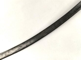 Bayern, Cheveaulegersäbel Modell Rumford 1802, ohne Scheide, Gesamtlänge 104 cm,  2 spangiges Gefäß nachlackiert und wackelt, Spangen angerissen aber fest,  Belederung fehlt,
