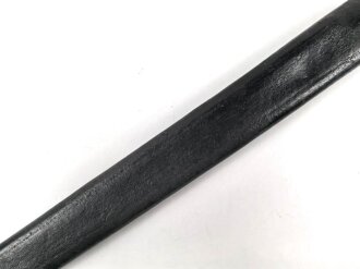 Preußen Kaiserreich, Scheide für Seitengewehr 1871, Naht geschlossen, Truppenstempel auf Mundblech, Abnahmestempel auf Mund- und Ortblech, Klammer Ortblech fehlt, Scheidenmundöffnung für Klingenbreite 29,5 mm, Gesamtlänge 49,7cm